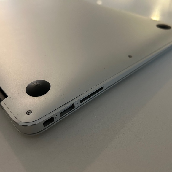 Apple MacBook Air 13" Early 2015 For Parts or Repair Only A1466 - Picture 5 of 7